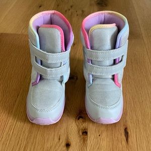 Carter’s Toddler girl snow boots, size 9